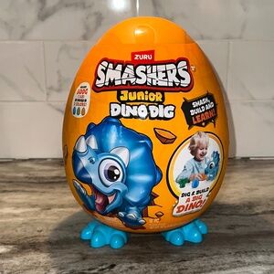 ZURU Smashers Junior Dino Dig Egg TRICERATOPS with 18 Surprises & Dino Dough